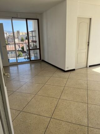  Appartement à louer 4 pièces 82 m²