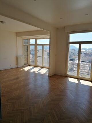  Appartement � louer 4 pi�ces 120 m�