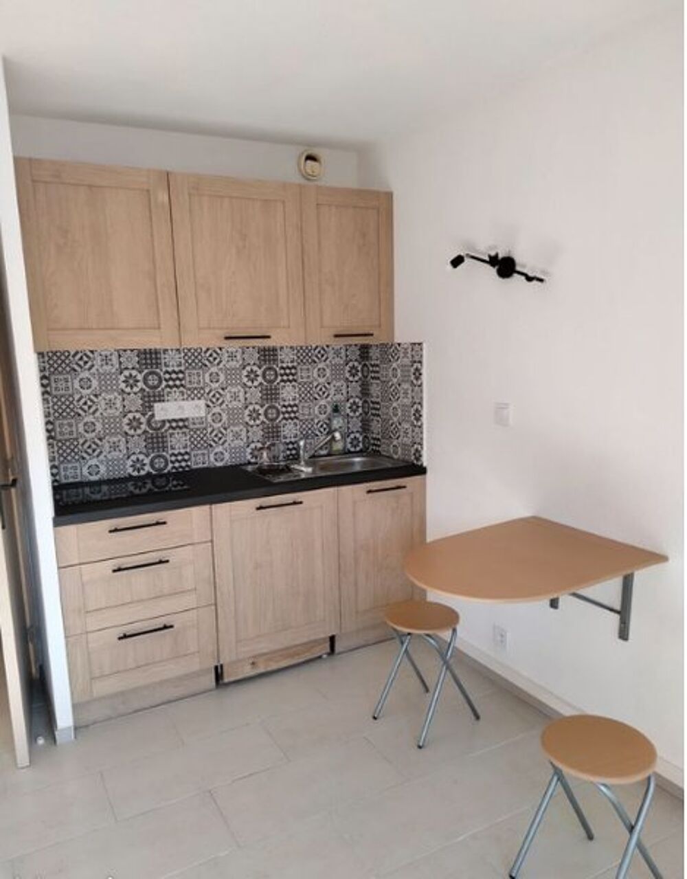 location Appartement - 1 pièce(s) - 20 m² Saint-Cyr-sur-Mer (83270)