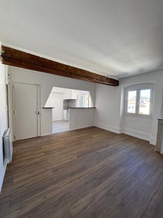  Appartement à louer 2 pièces 45 m² Marseille