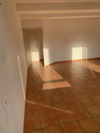  Appartement à louer 3 pièces 103 m²
