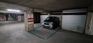  Parking / Garage à louer 1 pièce 18 m²