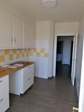  Appartement à louer 3 pièces 83 m²