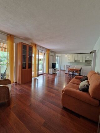  Appartement à louer 3 pièces 75 m²