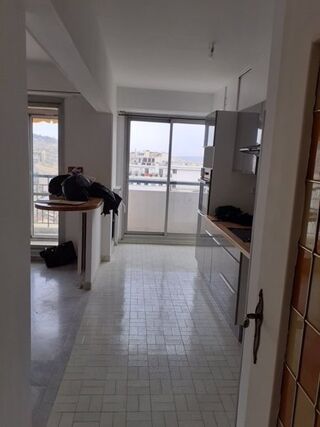  Appartement à louer 3 pièces 75 m²