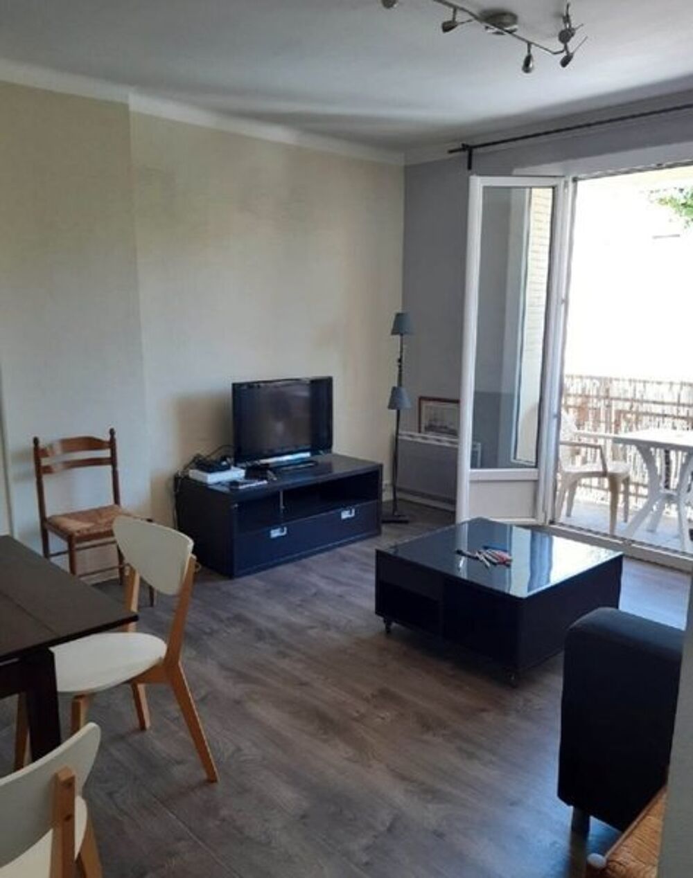 location Appartement - 3 pièce(s) - 56 m² Marseille 8