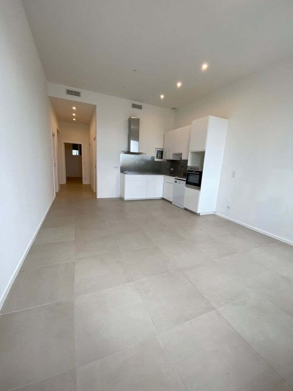location Appartement - 3 pièce(s) - 72 m² Marseille 2