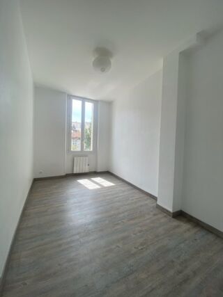  Appartement à louer 3 pièces 60 m²