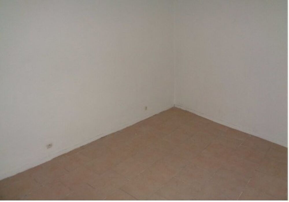 T3/4 dans Maison de Ville - 2ème étage- SENAS** <br/....