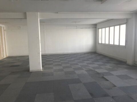   Location / Local commercial - 250 m 