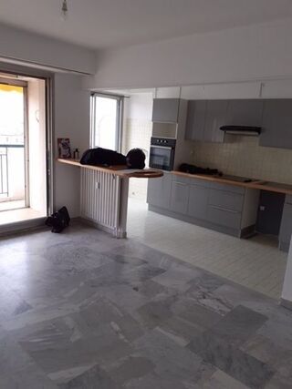  Appartement à louer 3 pièces 75 m²