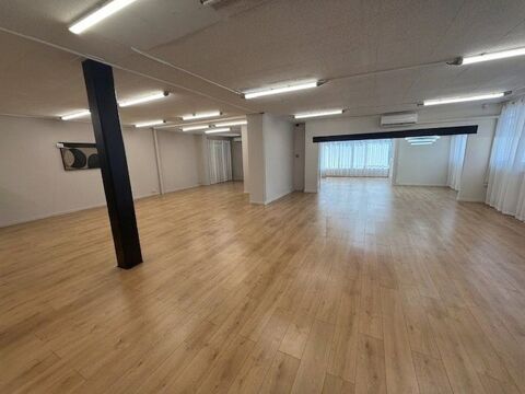   Location / Local Commercial - 1036 m² 