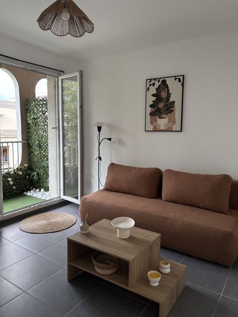 Studio Meublé Rénové avec Balcon- Marseille 13004 Les Ch....