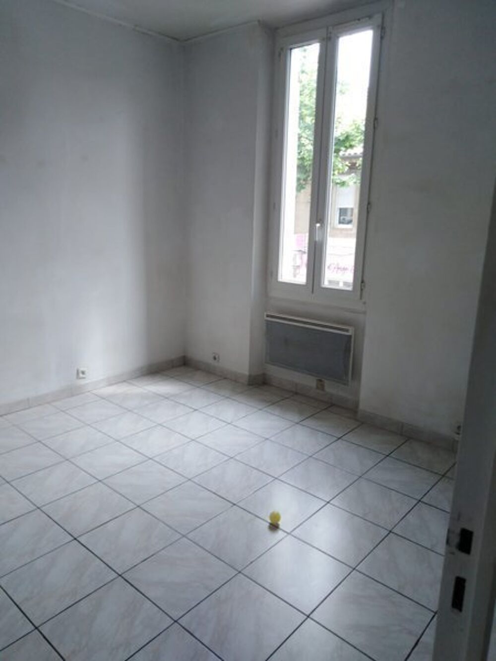 13720 LA BOUILLADISSE T3 Hall ,Piece principale ,Cuisin....