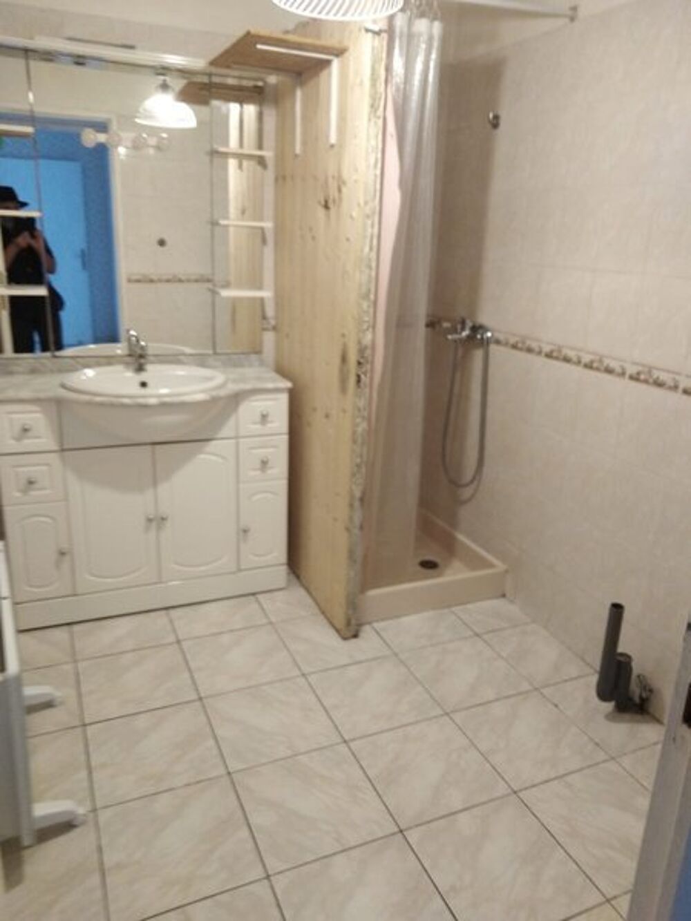 13720 LA BOUILLADISSE T3 Hall ,Piece principale ,Cuisin....