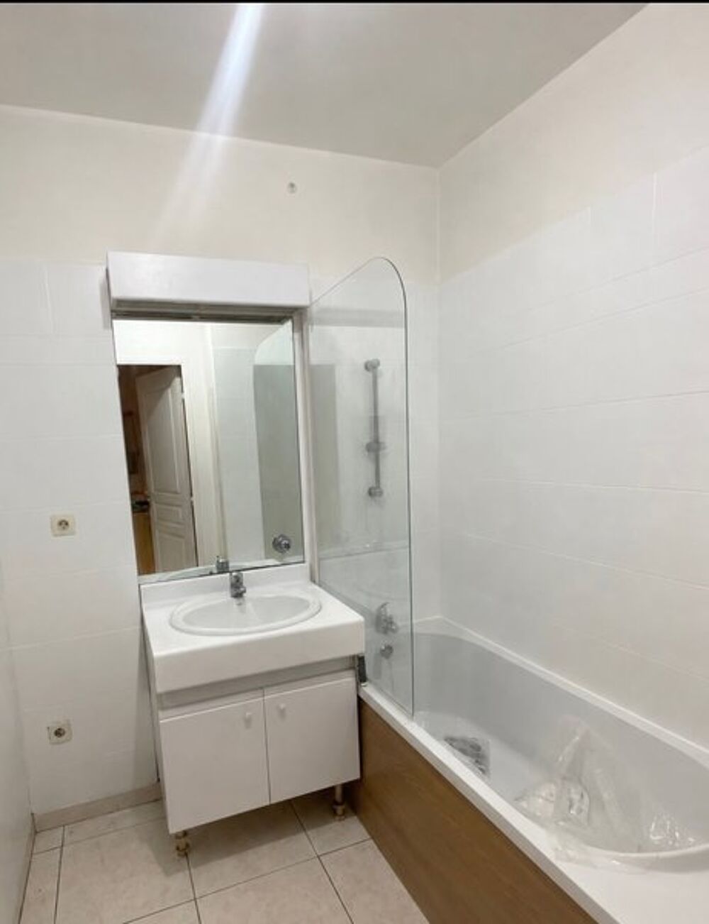 T2 - Rez-de-jardin DE 40M² - PERIER 13008 Situé d....