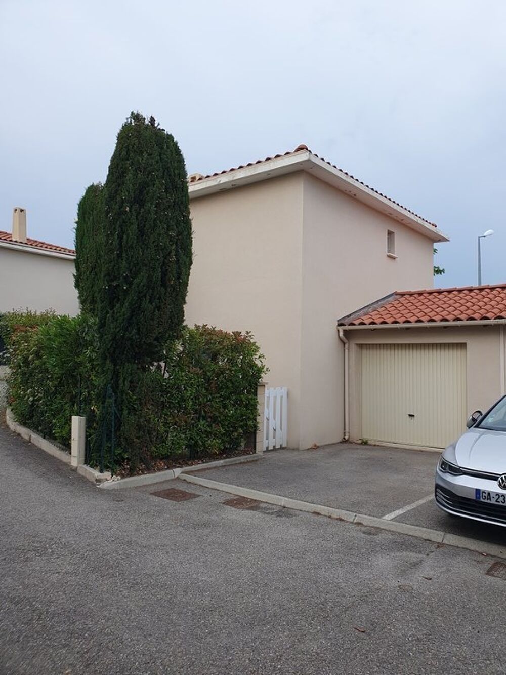 La ciotat Villa T4 Traversante - R+1 avec jardin, garage....