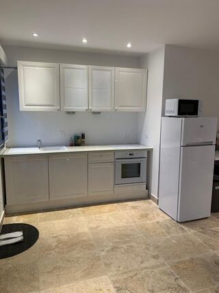  Appartement à louer 3 pièces 80 m²