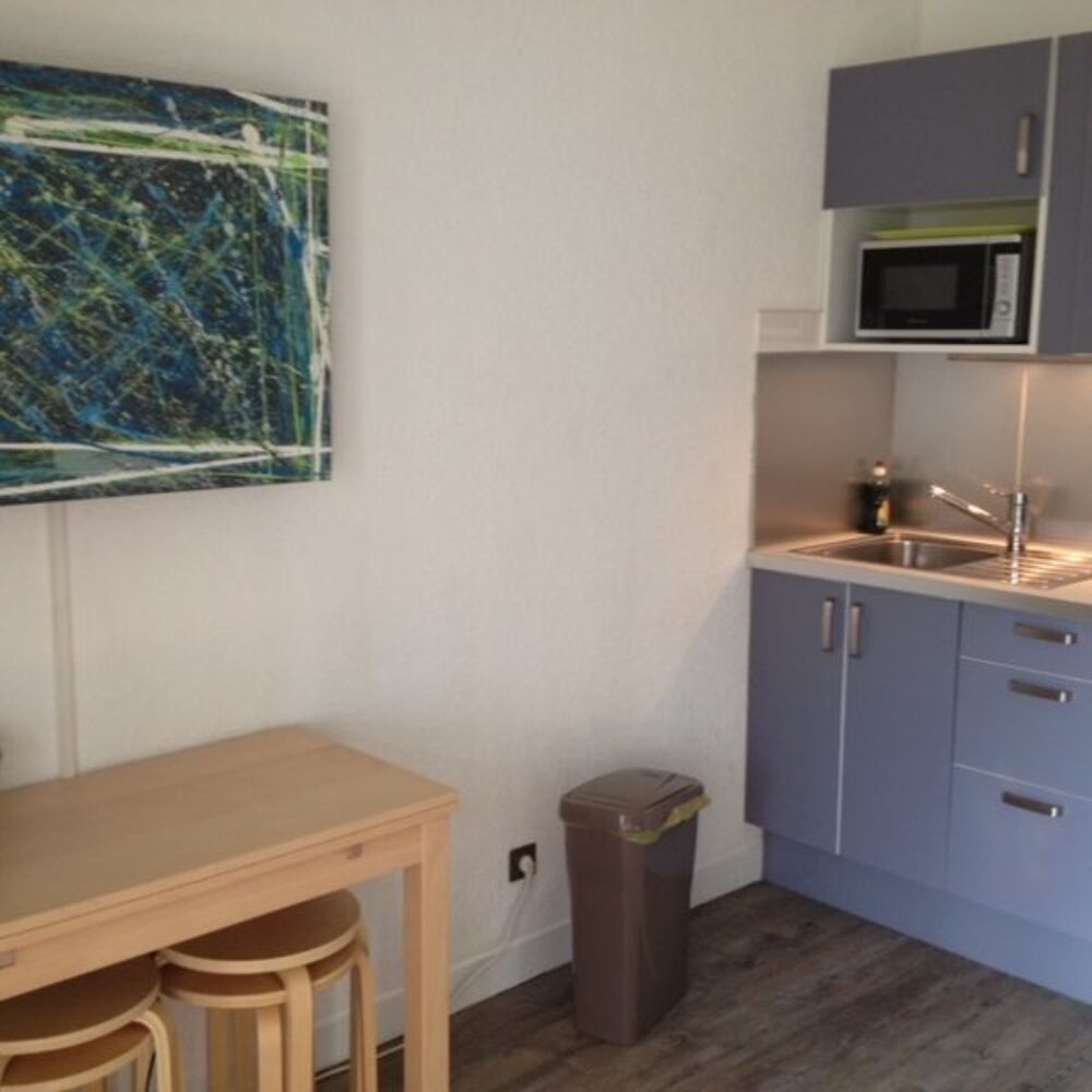 83150 BANDOL Studio Piece principale ,Cuisine ouverte.....