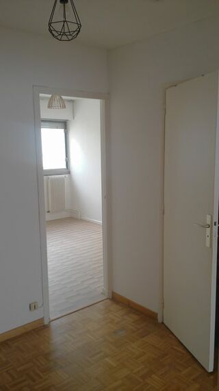  Appartement à louer 2 pièces 59 m² Marseille