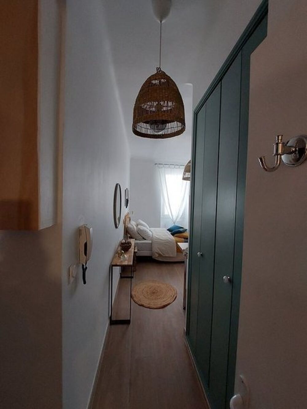 Studio Vide ou Meublé - 1er étage Situé dans le q....