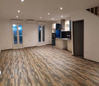  Appartement à louer 3 pièces 79 m²