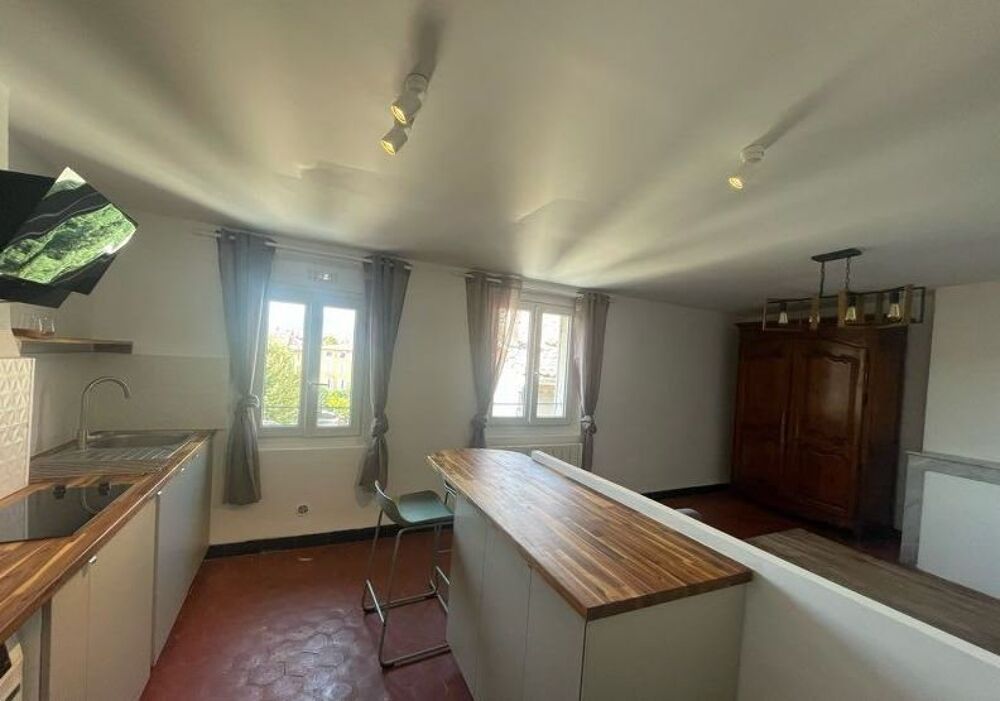 13400 AUBAGNE T2 Piece principale ,Cuisine ouverte. am....