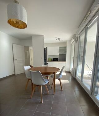 location Appartement - 2 pièce(s) - 45 m² Marseille 8