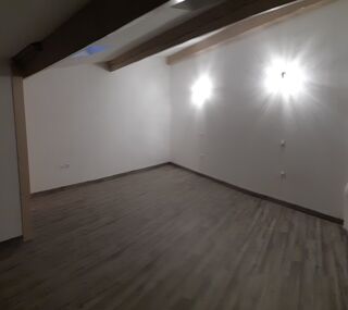  Appartement à louer 3 pièces 79 m²