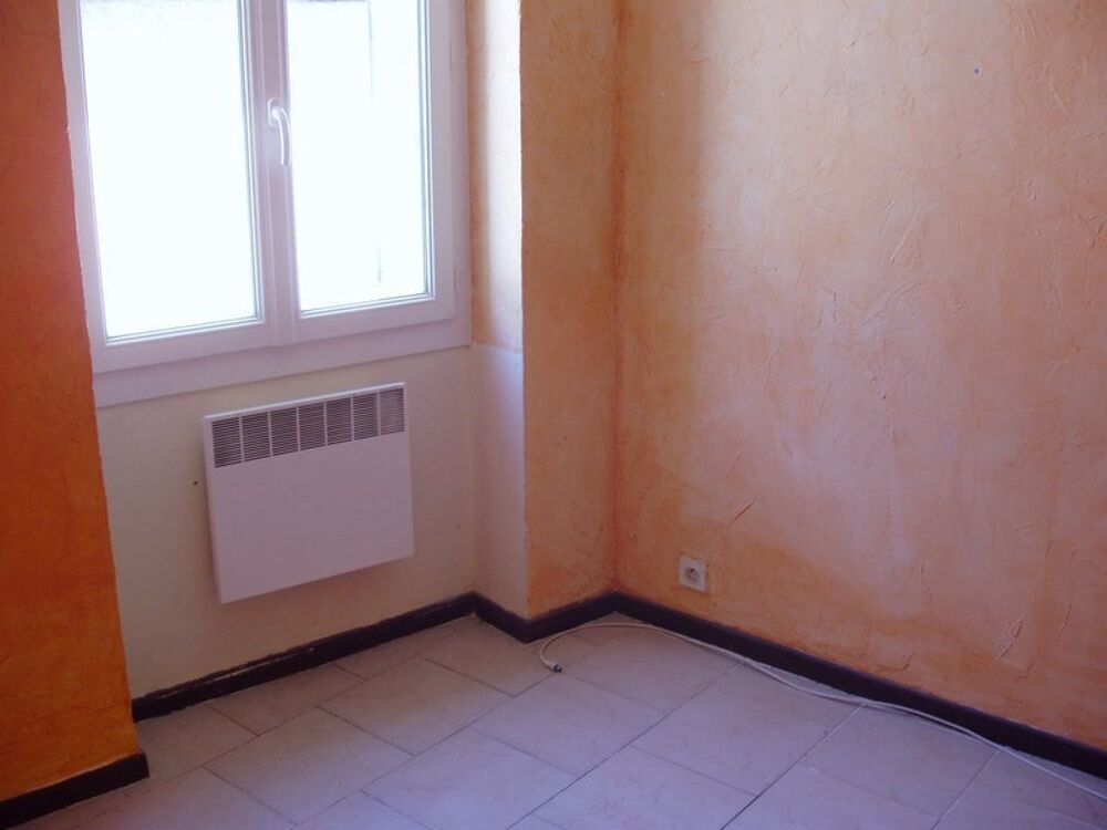 T3/4 dans Maison de Ville - 2ème étage- SENAS** <br/....