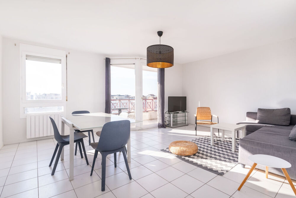 T4 95 m2 6ème étage traversant avec piscine, garage et cave