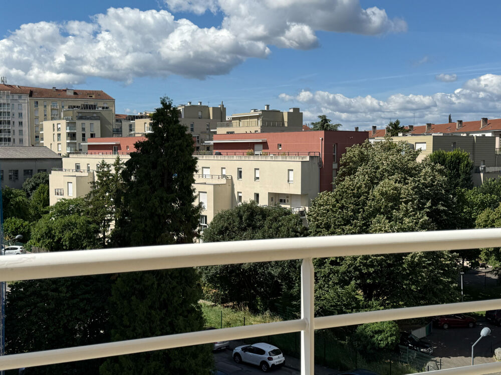 Appartement T3 de 68 m2 avec terrasse et garage Villeurbanne