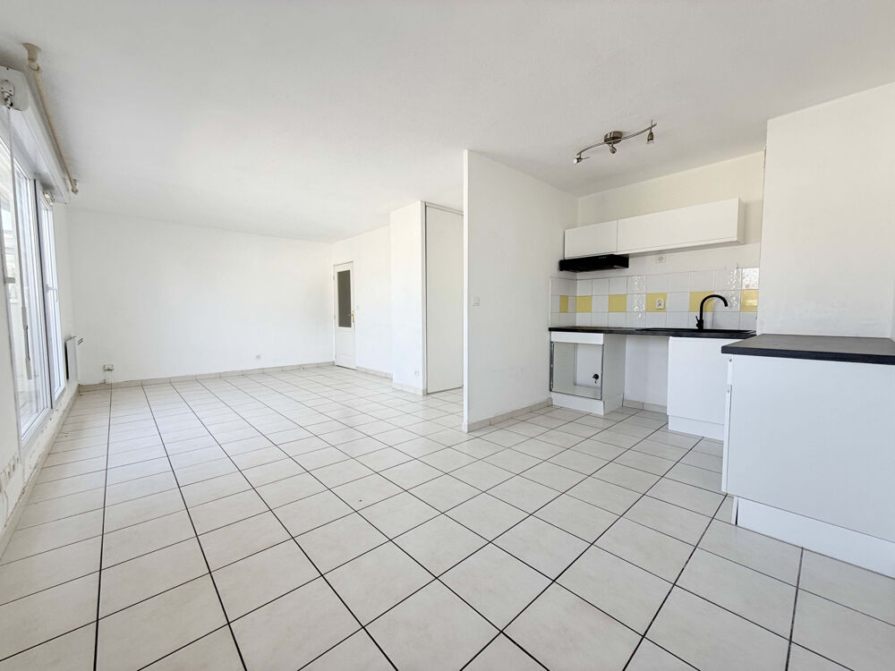 T3 de 63 m2 dernier étage avec terrasse, piscine et stationnement