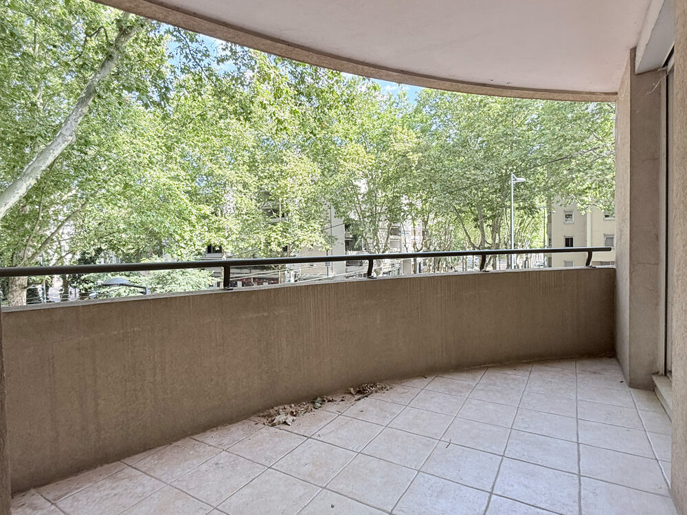 Grand T3 avec balcons et garage Villeurbanne Charpennes