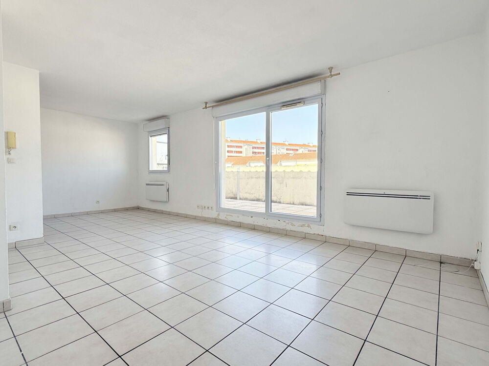 T3 de 63 m2 dernier étage avec terrasse, piscine et stationnement