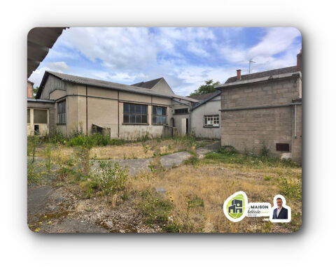 Entrep&ocirc;t industriel de pr&egrave;s de 2000 m2 &agrave; r&eacute;nover   Emplacement premium face &agrave; l'H&ocirc;pital ! 380000 18100 Vierzon