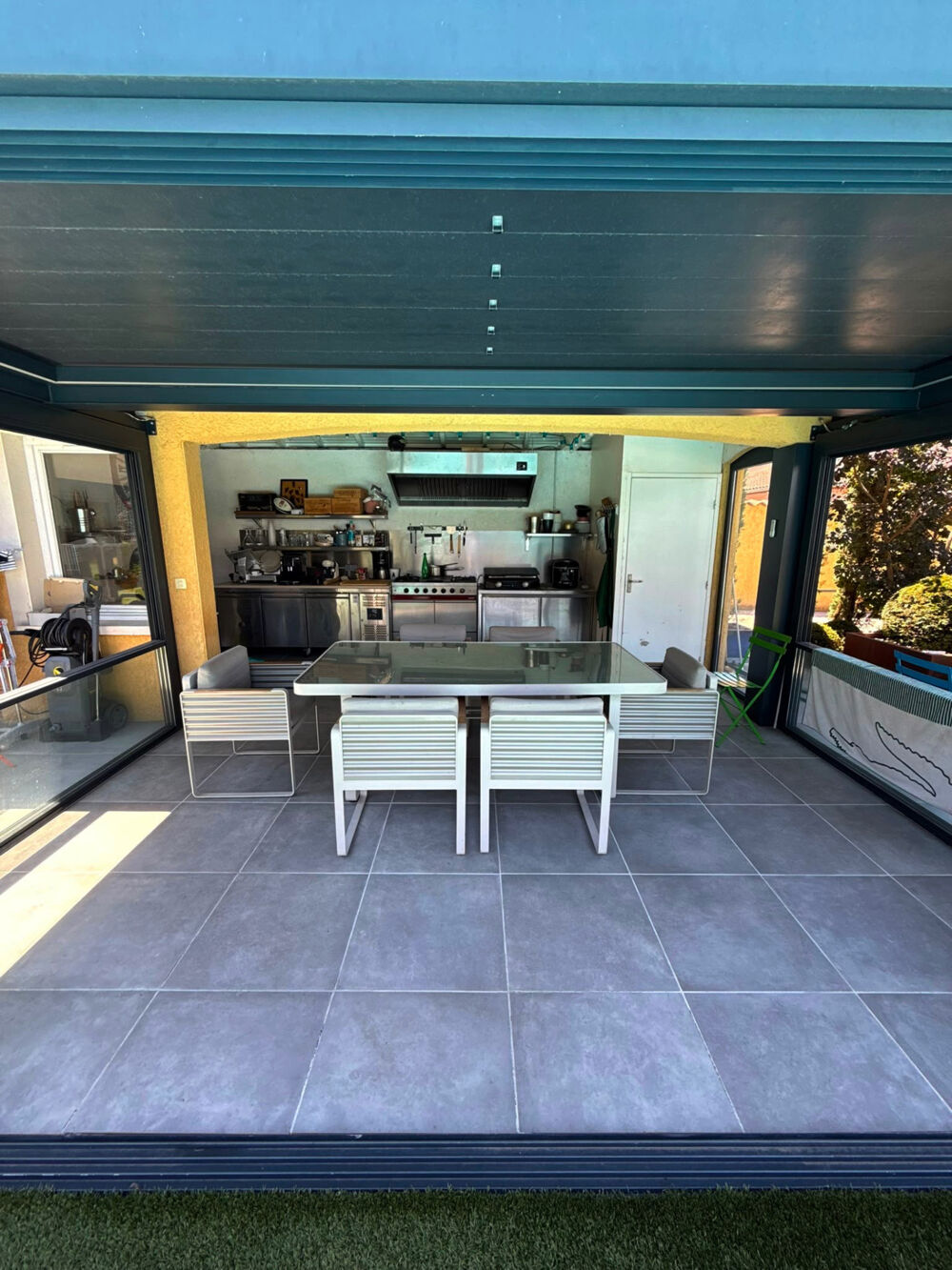 Vente Propriété/Château LYON  A 30 MINUTES -  PROPRIETE DE PRESTIGE  243 M2 -  MAISON 45 M2 - 7 GARAGES  - PISCINE -  TERRAIN 2000 M 2 Belleville en beaujolais