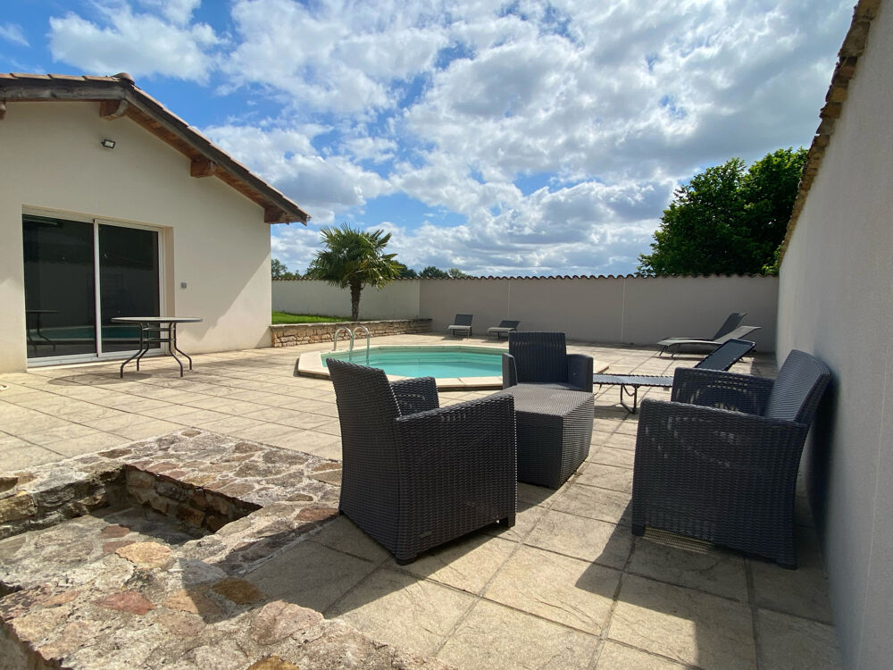 MACON EST - FERME 195 M2 - 5 CHAMBRES - DEPENDANCES - DOUBLE GARAGE 54 M2 - TERRAIN 1300 M2
