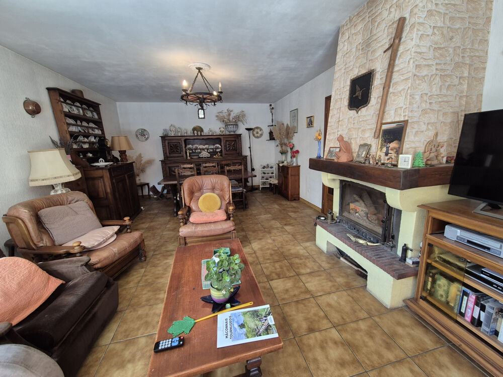 EXCLUSIVITE : VIRE - MAISON DE PLAIN-PIED 80 m2 + DEPENDANCES EN PIERRE ET GRAND TERRAIN