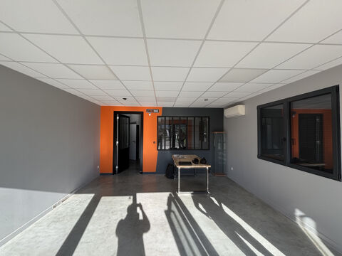   Local commercial constitué d'une partie bureau et d'une partie entrepôt 