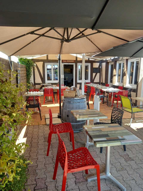   MACON A 5 KMS  EN VAL DE SAONE  - A VENDRE BELLE AFFAIRE ET CLIENTELE - BAR RESTAURANT AVEC TERRASSE 