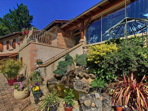   A 10 MINUTES DE MACON  - UNE VUE IMPRENABLE SUR LES VIGNOBLES  - MAISON  195 M2 - GARAGES - TERRAIN 2000 M2 Maison - 7 pi�ce(s) - 195 m�