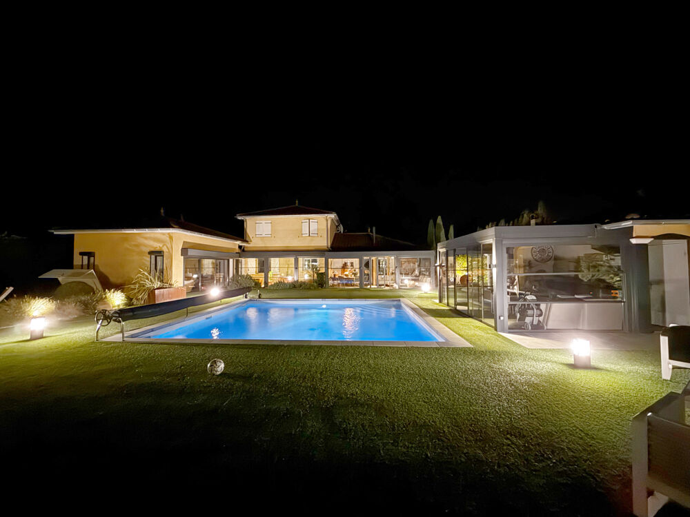 LYON A 30 MINUTES - PROPRIETE DE PRESTIGE 243 M2 - MAISON 45 M2 - 7 GARAGES - PISCINE - TERRAIN 2000 M 2