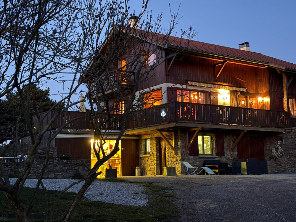 A 45 MINUTES DE LYON - CHALET DE 142 M2 AVEC 260 M2 DE DEPENDANCES TERRAIN 4833 M2