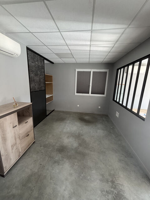   Local commercial constitué d'une partie bureau et d'une partie entrepôt 
