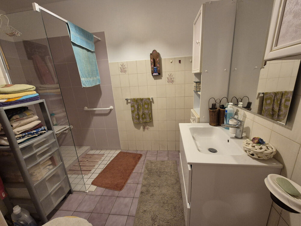 EXCLUSIVITE : VIRE - MAISON DE PLAIN-PIED 80 m2 + DEPENDANCES EN PIERRE ET GRAND TERRAIN