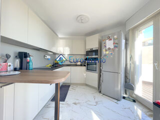  Appartement à louer 4 pièces 100 m²