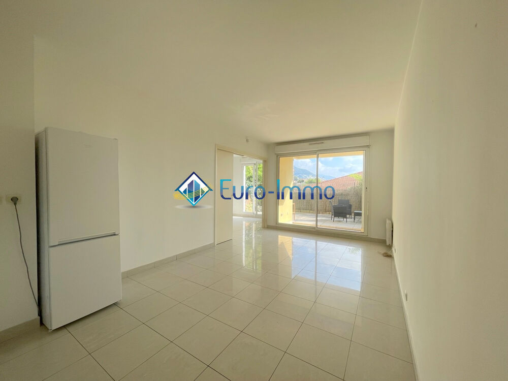2 pièces vide de 35m2 + terrasse de 25m2 + garage fermé