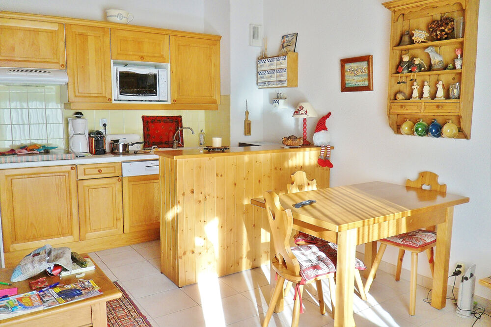 RARE A SAMOENS : 3 PIECES A DEUX PAS DU CENTRE DU VILLAGE