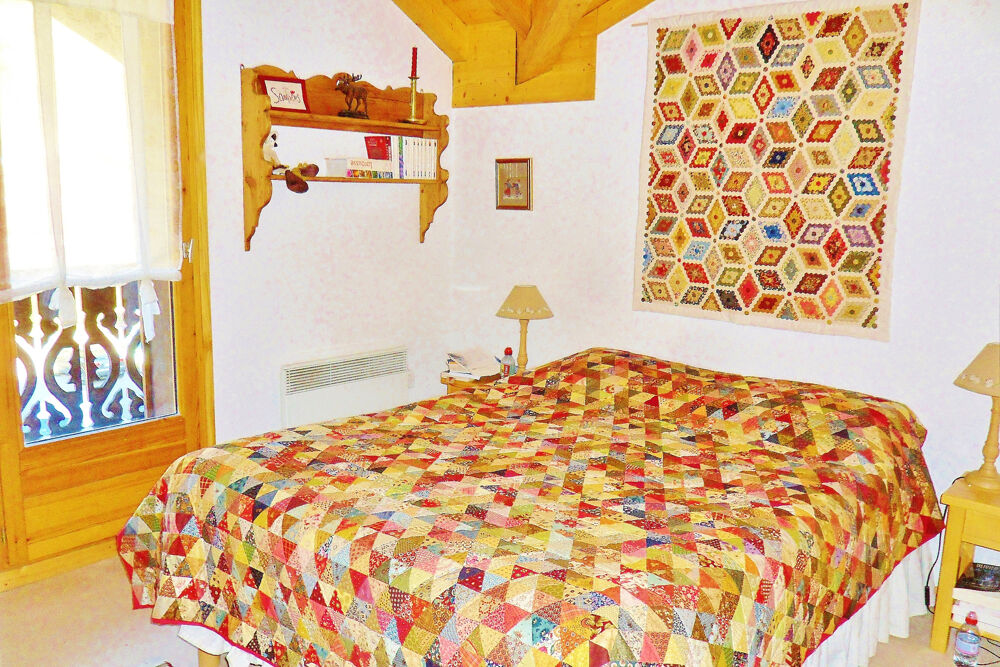 RARE A SAMOENS : 3 PIECES A DEUX PAS DU CENTRE DU VILLAGE